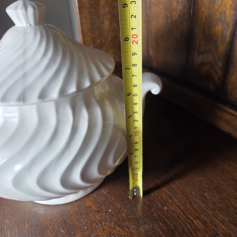 White Porcelain Covered Sugar Bowl with Swirl Motif